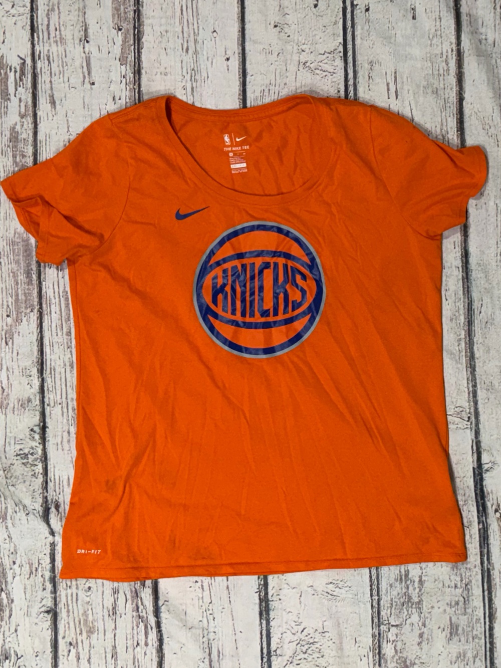 New York Knicks The Nike Tee Dri - Fit Women's NBA Basketball Tshirt